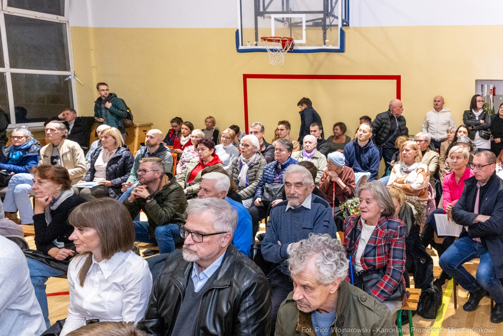 pw_377_005_fot. piotr wojnarowski.jpg-Miszalski, Kosek, spotkanie, mieszkańcy, Krowodrza Górka  Autor: P. Wojnarowski