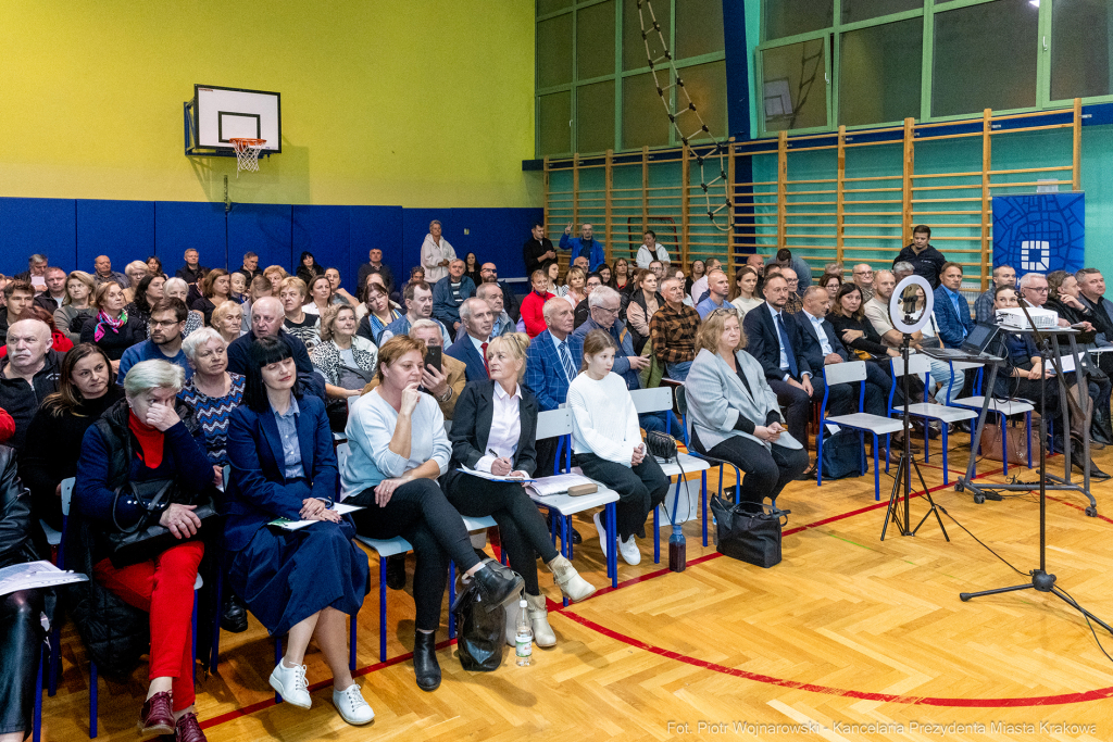 ławka dialogu, spotkanie, mieszkańcy, Dzielnica XVII, Wzgórza Krzesławickie, Mizalski, Sęk, Kra  Autor: P. Wojnarowski