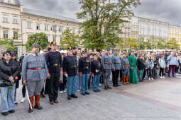 rocznica, wzwolenie, Kraków, rynek, Wieża Ratuszowa, wieńce, kwiaty, zaborcy