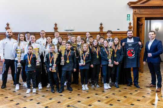 pw_356_005_fot. piotr wojnarowski.jpg-Karatecy u Zastępcy Prezydenta Miasta Krakowa