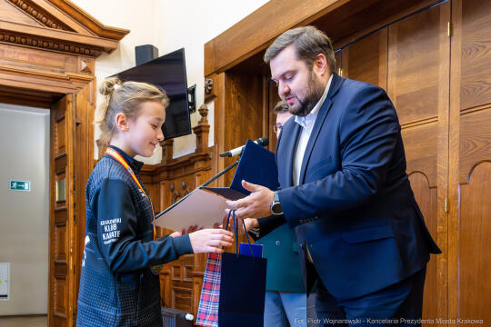 pw_356_027_fot. piotr wojnarowski.jpg-Karatecy u Zastępcy Prezydenta Miasta Krakowa