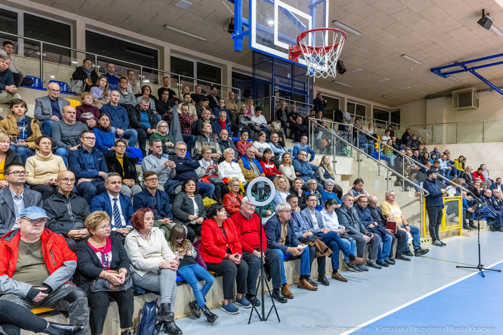 ławka, ławeczka, dialogu, Bieżanów, Sęk, Mazur, mieszkańcy, spotkan  Autor: P. Wojnarowski