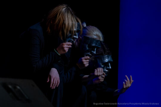 bs-241127-bsk_0940.jpg-gala, Klaman, MDK