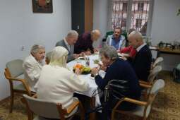 dscf8653.jpg-Zabawa Andrzejkowa 2024 z wieloma ucztami.