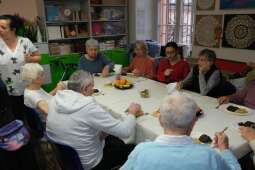 dscf8657.jpg-Zabawa Andrzejkowa 2024 z wieloma ucztami.