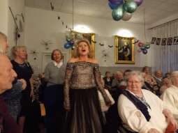 dscf8704 (2).jpg-Zabawa Andrzejkowa 2024 z wieloma ucztami.