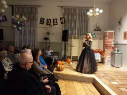 dscf8704 (3).jpg-Zabawa Andrzejkowa 2024 z wieloma ucztami.