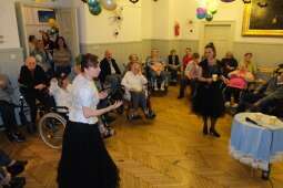 dscf8716.jpg-Zabawa Andrzejkowa 2024 z wieloma ucztami.