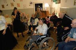 dscf8727.jpg-Zabawa Andrzejkowa 2024 z wieloma ucztami.