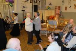 dscf8729.jpg-Zabawa Andrzejkowa 2024 z wieloma ucztami.