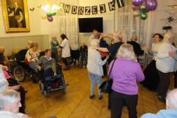 dscf8730.jpg-Zabawa Andrzejkowa 2024 z wieloma ucztami.