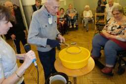 dscf8759.jpg-Zabawa Andrzejkowa 2024 z wieloma ucztami.