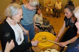 dscf8778.jpg-Zabawa Andrzejkowa 2024 z wieloma ucztami.