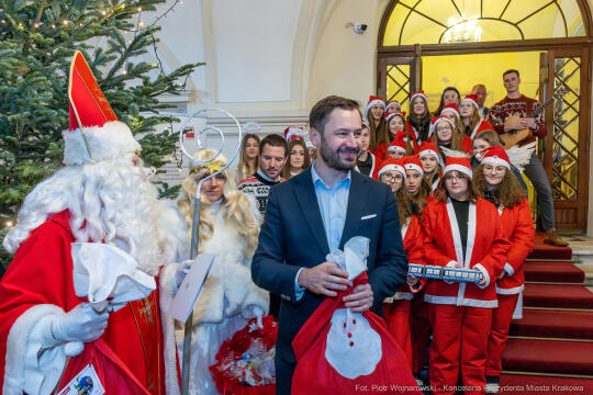 Mikołaje, dzieci, paczki, Miszalski, Szpital Żeromskiego, MPK