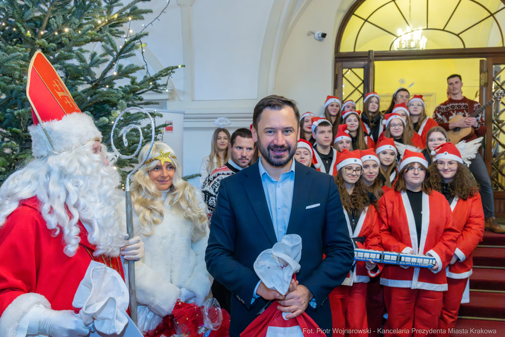 Mikołaje, dzieci, paczki, Miszalski, Szpital Żeromskiego, MPK  Autor: P. Wojnarowski