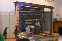 dscf9245.jpg-Jasełka z niespodziankami na Helclów.