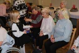 dscf9273.jpg-Jasełka z niespodziankami na Helclów.