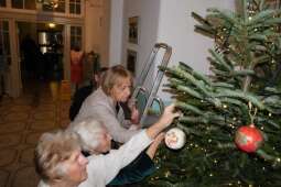 dscf9300.jpg-Jasełka z niespodziankami na Helclów.