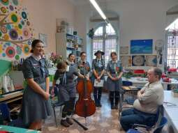 20241230_140340.jpg-Kolędowanie z harcerkami.