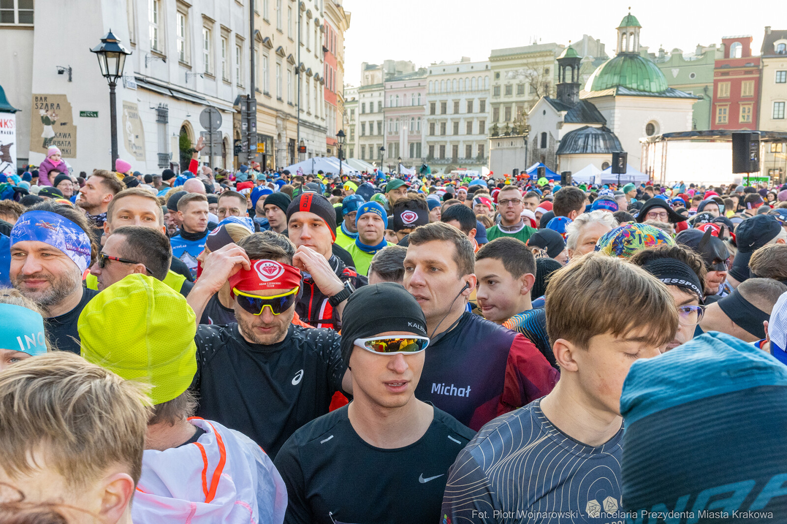 20 Jubileuszowy Bieg Sylwestrowy, 2024, zdjęcia, uczestnicy, biegacze, stroje, Mazur, Kraków  Autor: P. Wojnarowski