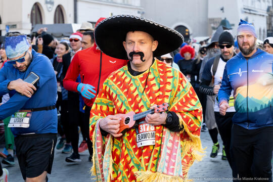 20 Jubileuszowy Bieg Sylwestrowy, 2024, zdjęcia, uczestnicy, biegacze, stroje, Mazur, Kraków