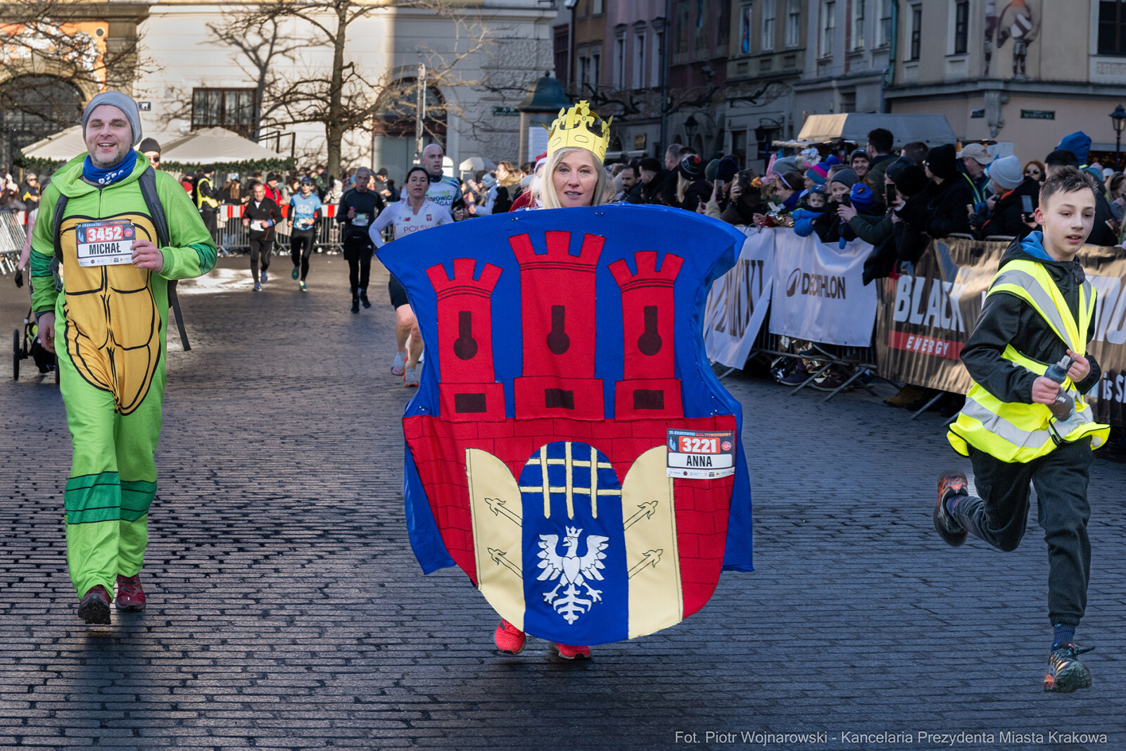 20 Jubileuszowy Bieg Sylwestrowy, 2024, zdjęcia, uczestnicy, biegacze, stroje, Mazur, Kraków  Autor: P. Wojnarowski