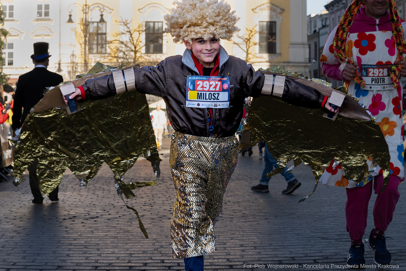 20 Jubileuszowy Bieg Sylwestrowy, 2024, zdjęcia, uczestnicy, biegacze, stroje, Mazur, Kraków  Autor: P. Wojnarowski