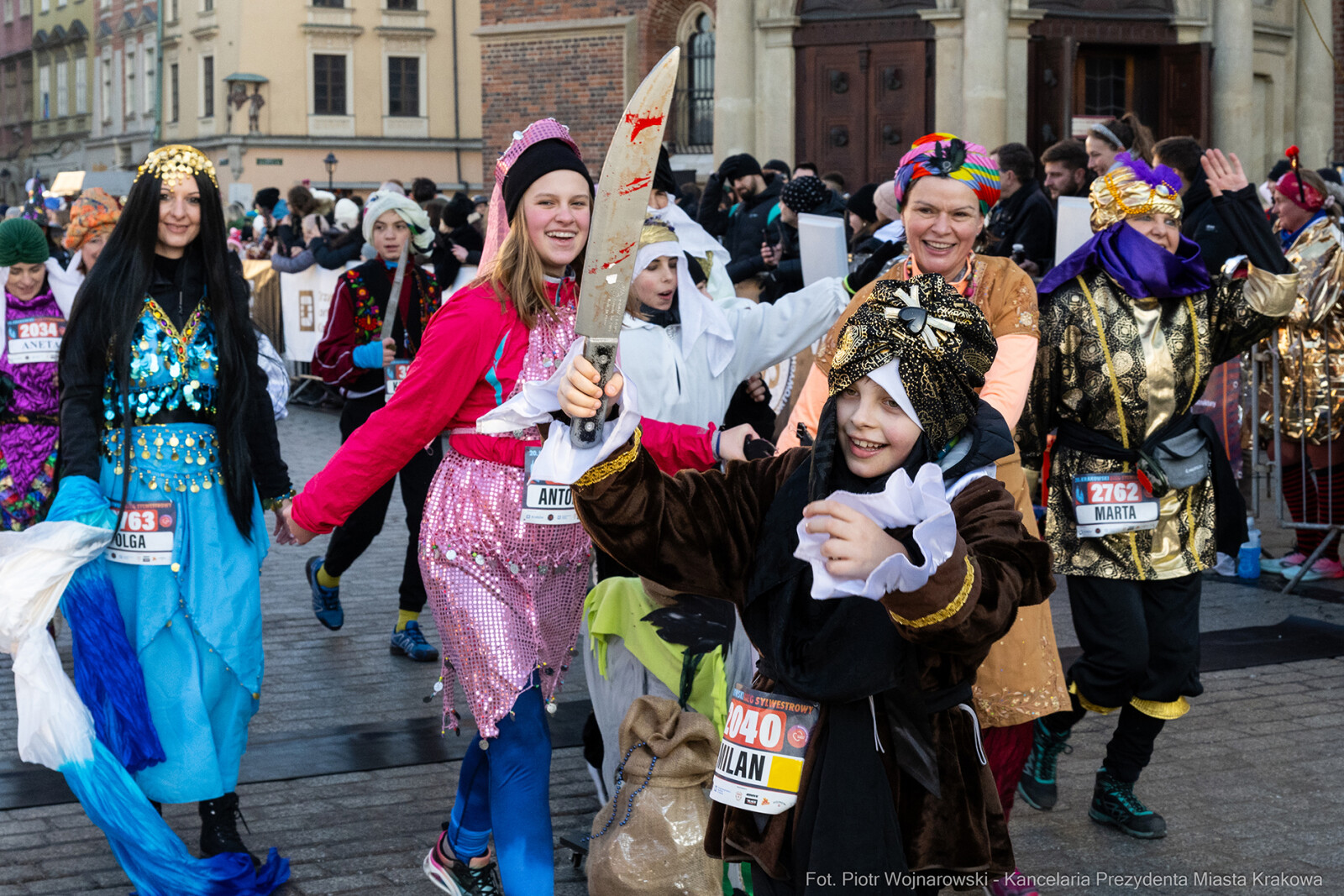 20 Jubileuszowy Bieg Sylwestrowy, 2024, zdjęcia, uczestnicy, biegacze, stroje, Mazur, Kraków  Autor: P. Wojnarowski