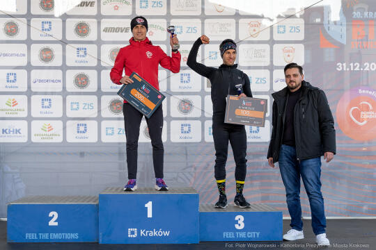 20 Jubileuszowy Bieg Sylwestrowy, 2024, zdjęcia, uczestnicy, biegacze, stroje, Mazur, Kraków