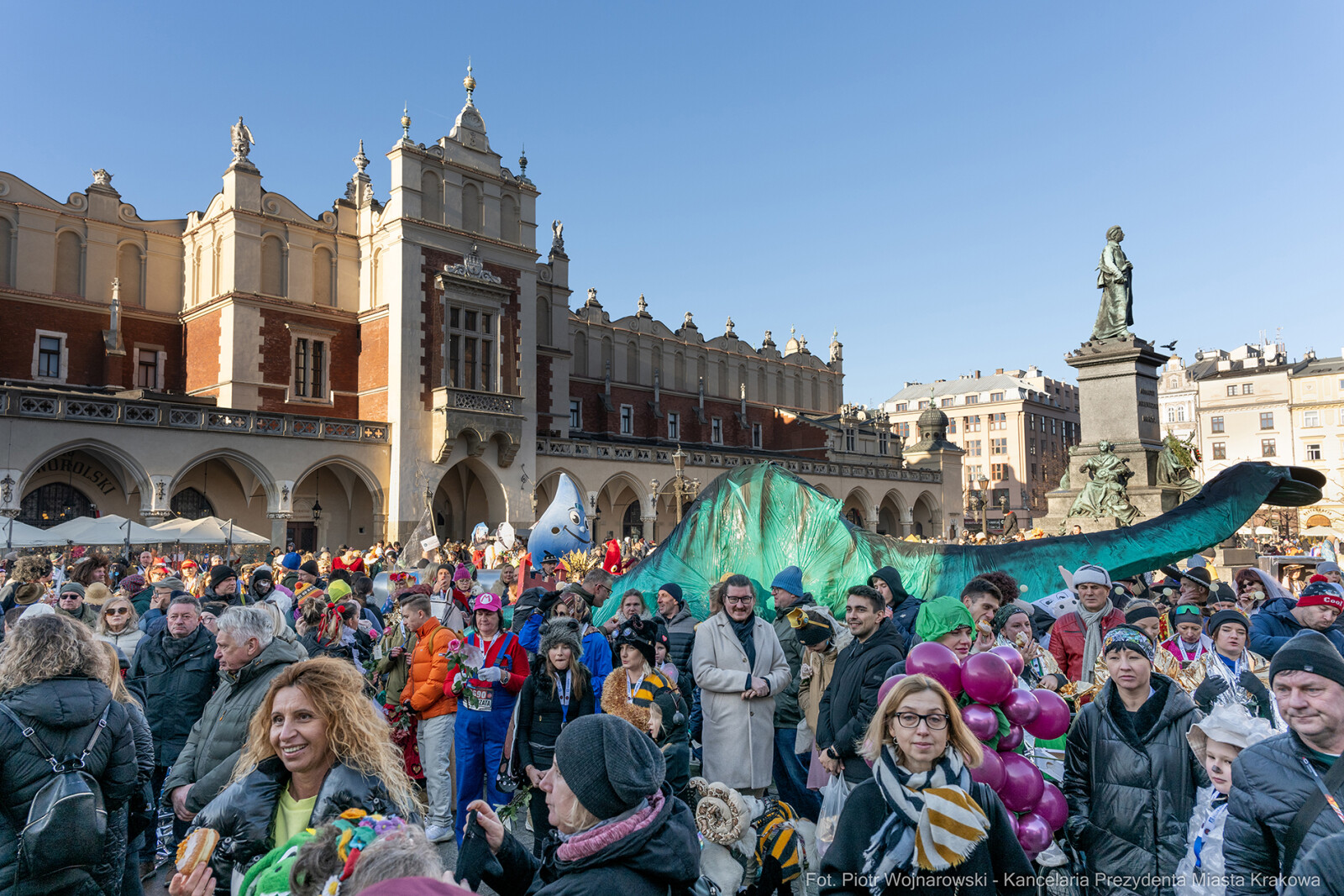 20 Jubileuszowy Bieg Sylwestrowy, 2024, zdjęcia, uczestnicy, biegacze, stroje, Mazur, Kraków  Autor: P. Wojnarowski