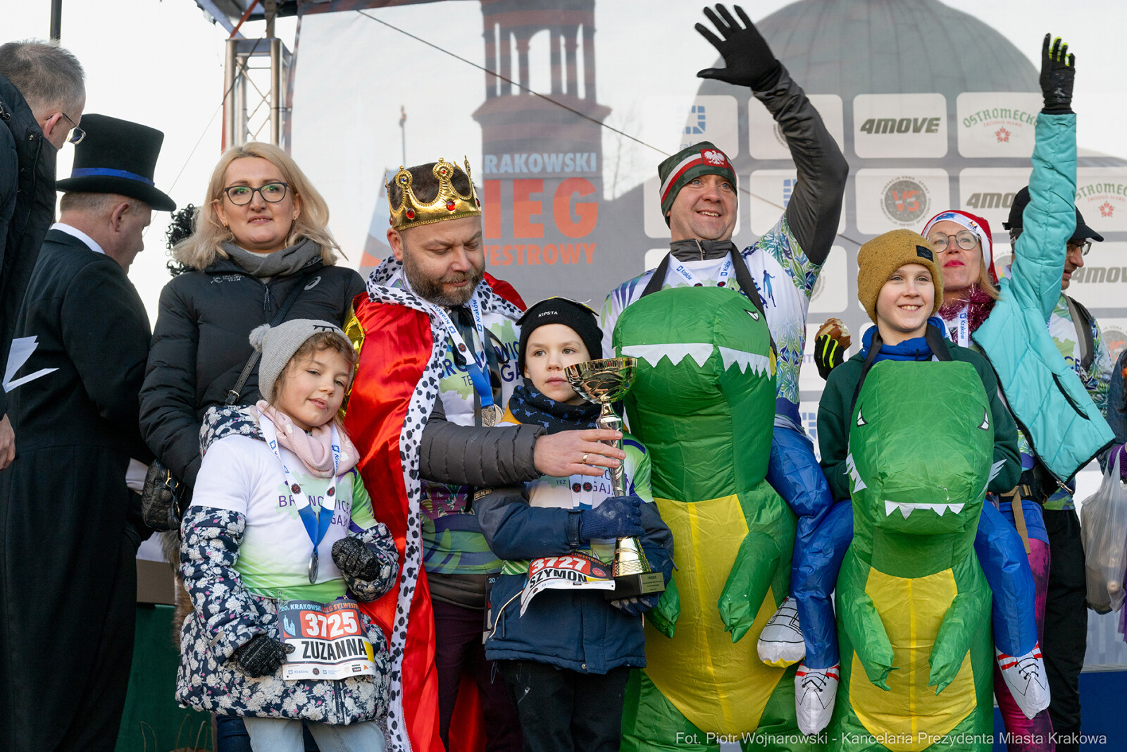 20 Jubileuszowy Bieg Sylwestrowy, 2024, zdjęcia, uczestnicy, biegacze, stroje, Mazur, Kraków  Autor: P. Wojnarowski