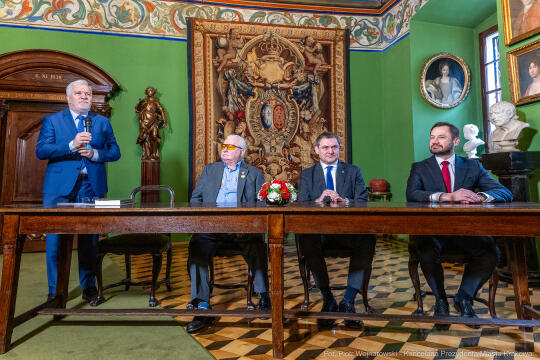 pw_406_002_fot. piotr wojnarowski.jpg-Miszalski, Wałęsa, spotkanie, zdjęcia, portret, UJ