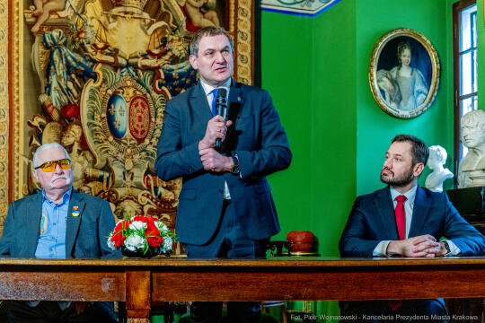 pw_406_004_fot. piotr wojnarowski.jpg-Miszalski, Wałęsa, spotkanie, zdjęcia, portret, UJ