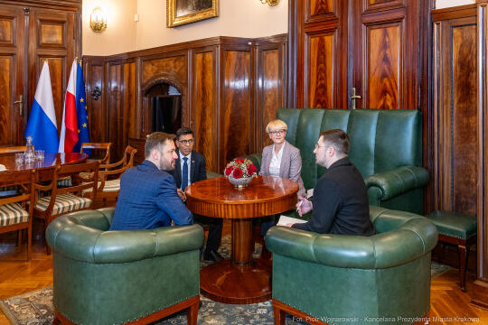 pw_417_05_fot. piotr wojnarowski.jpg-Miszalski, spotkanie, Younous Omarjee, zdjęcia