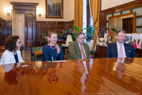 pw_432_002_fot. piotr wojnarowski.jpg-Miszalski, Motorola, zdjęcia, spotkanie