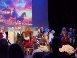 1740758619052.jpg-Wielki finał 4 edycji Krakowskiego Teatru Międzydomowego.