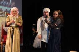 dscf9452.jpg-Wielki finał 4 edycji Krakowskiego Teatru Międzydomowego.