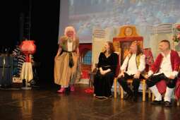 dscf9554.jpg-Wielki finał 4 edycji Krakowskiego Teatru Międzydomowego.