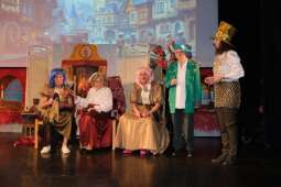 dscf9633.jpg-Wielki finał 4 edycji Krakowskiego Teatru Międzydomowego.