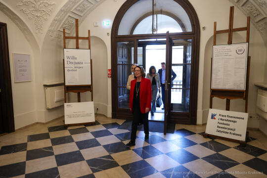 bs-250308-bsk_0891.jpg-Willa Decjusza, Spotkanie, Klaman