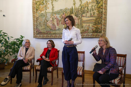 bs-250308-bsk_0982.jpg-Willa Decjusza, Spotkanie, Klaman