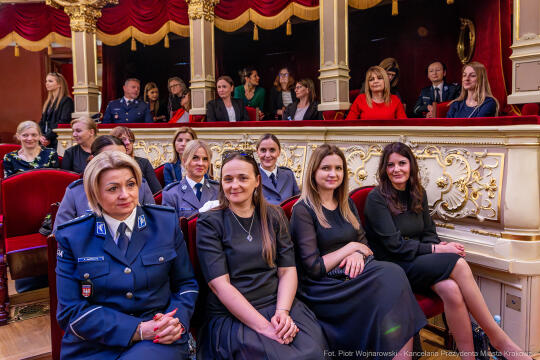 Policja, jubileusz, kobiety, 100 lat, Klaman, Teatr Słowackiego, zdjęcia