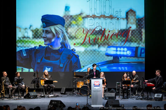 Policja, jubileusz, kobiety, 100 lat, Klaman, Teatr Słowackiego, zdjęcia