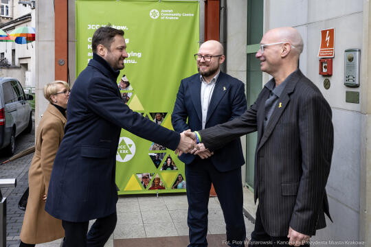 pw_439_002_fot. piotr wojnarowski.jpg-Miszalski, zdjęcia, JCC, Jewish Community Centre, wizyta