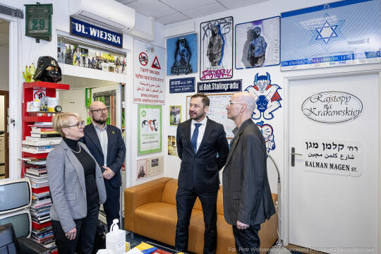 pw_439_018_fot. piotr wojnarowski.jpg-Miszalski, zdjęcia, JCC, Jewish Community Centre, wizyta