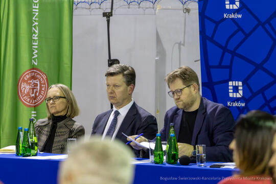 bs-250318-bsk_4151-poprawione-szum.jpg-Ławka Dialogu, Miszalski, Mazur, Klaman