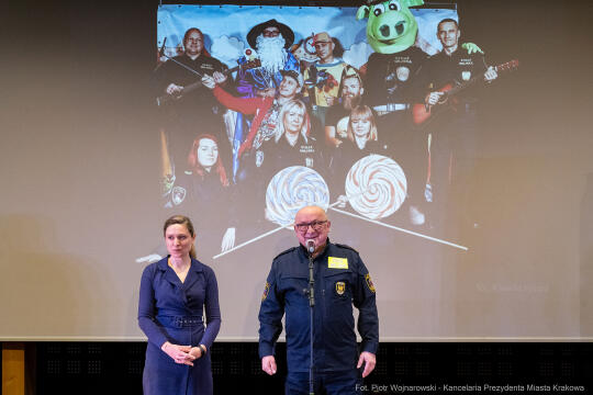 Miszalski, zdjęcia, smartfon, przedstawienie, Straż Miejska, profilaktyka, Centrum Kultury Podgór