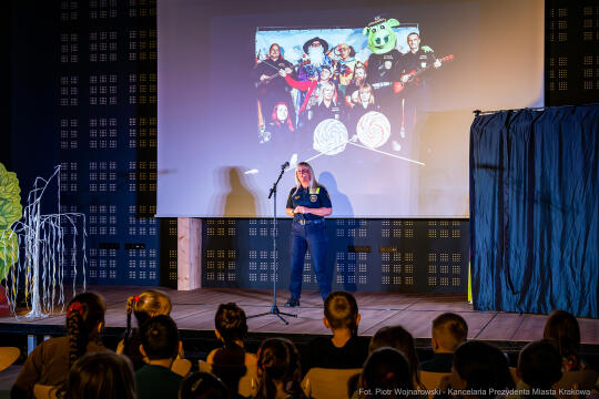 Miszalski, zdjęcia, smartfon, przedstawienie, Straż Miejska, profilaktyka, Centrum Kultury Podgór