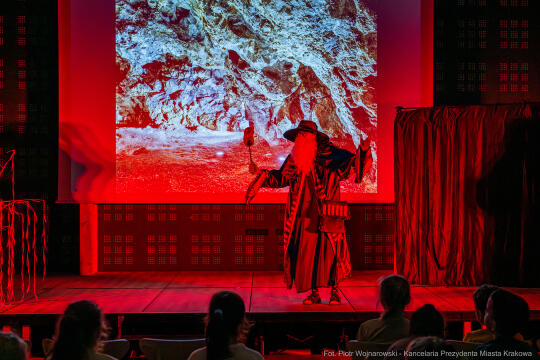 Miszalski, zdjęcia, smartfon, przedstawienie, Straż Miejska, profilaktyka, Centrum Kultury Podgór