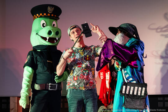 Miszalski, zdjęcia, smartfon, przedstawienie, Straż Miejska, profilaktyka, Centrum Kultury Podgór